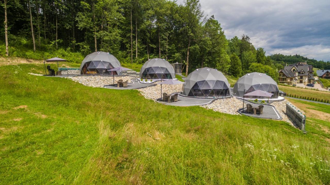 ホテル Glamp Royal ビャウィ・ドゥナイェツ エクステリア 写真