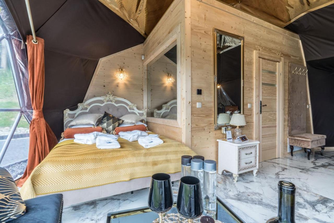 ホテル Glamp Royal ビャウィ・ドゥナイェツ エクステリア 写真