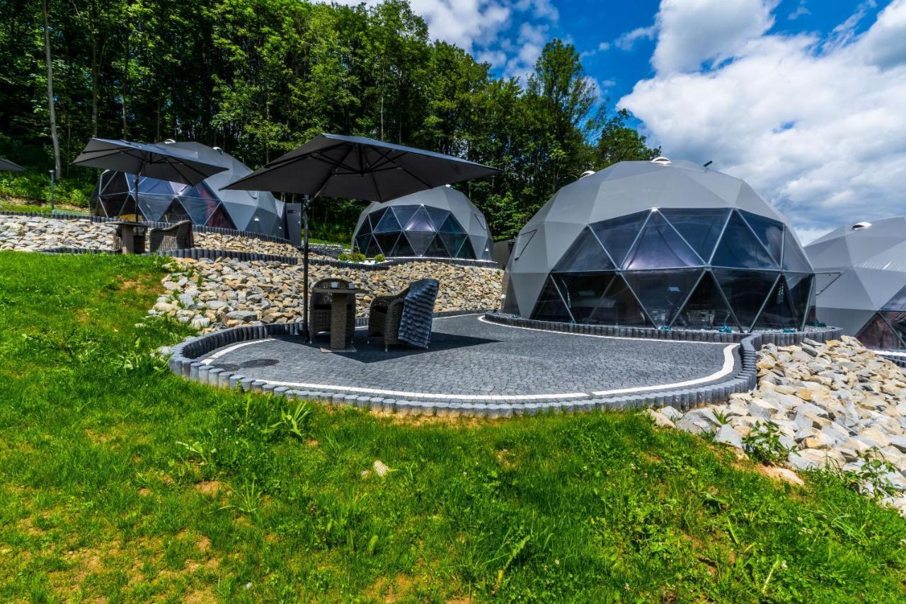 ホテル Glamp Royal ビャウィ・ドゥナイェツ エクステリア 写真