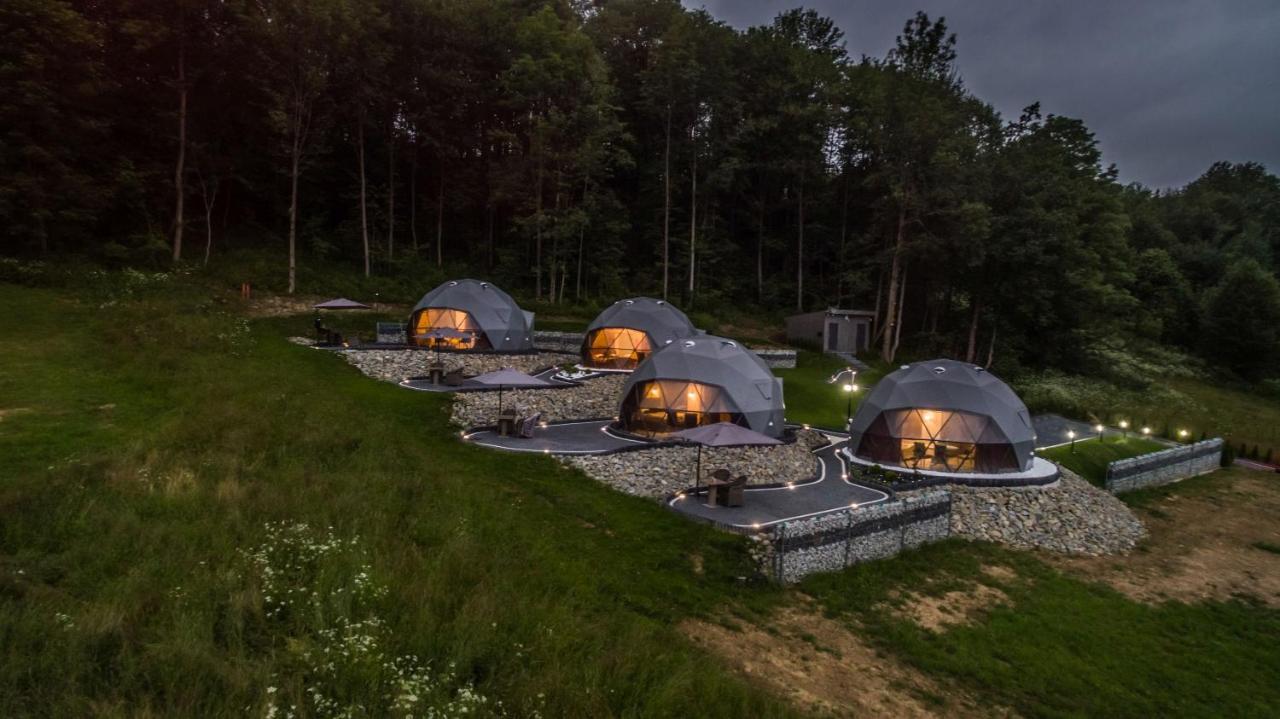 ホテル Glamp Royal ビャウィ・ドゥナイェツ エクステリア 写真