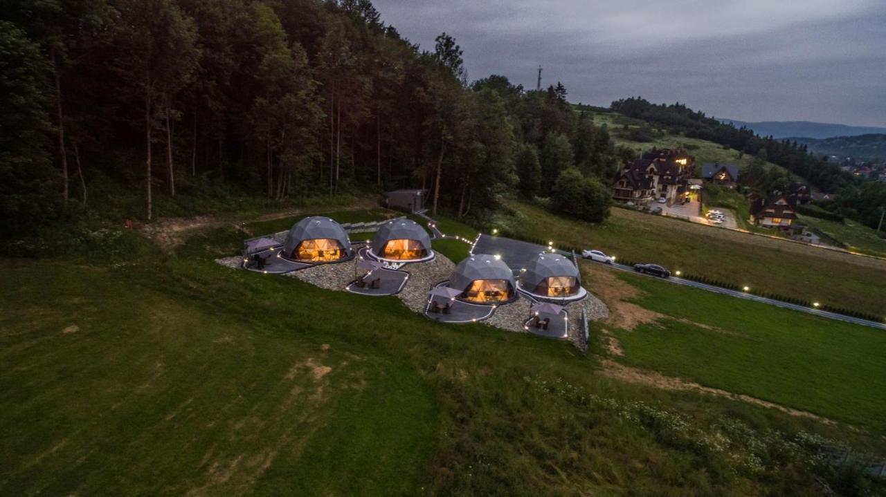 ホテル Glamp Royal ビャウィ・ドゥナイェツ エクステリア 写真