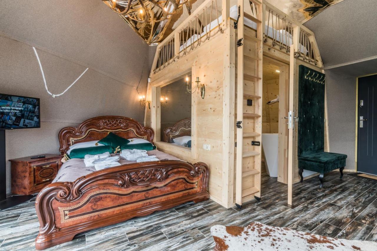 ホテル Glamp Royal ビャウィ・ドゥナイェツ エクステリア 写真