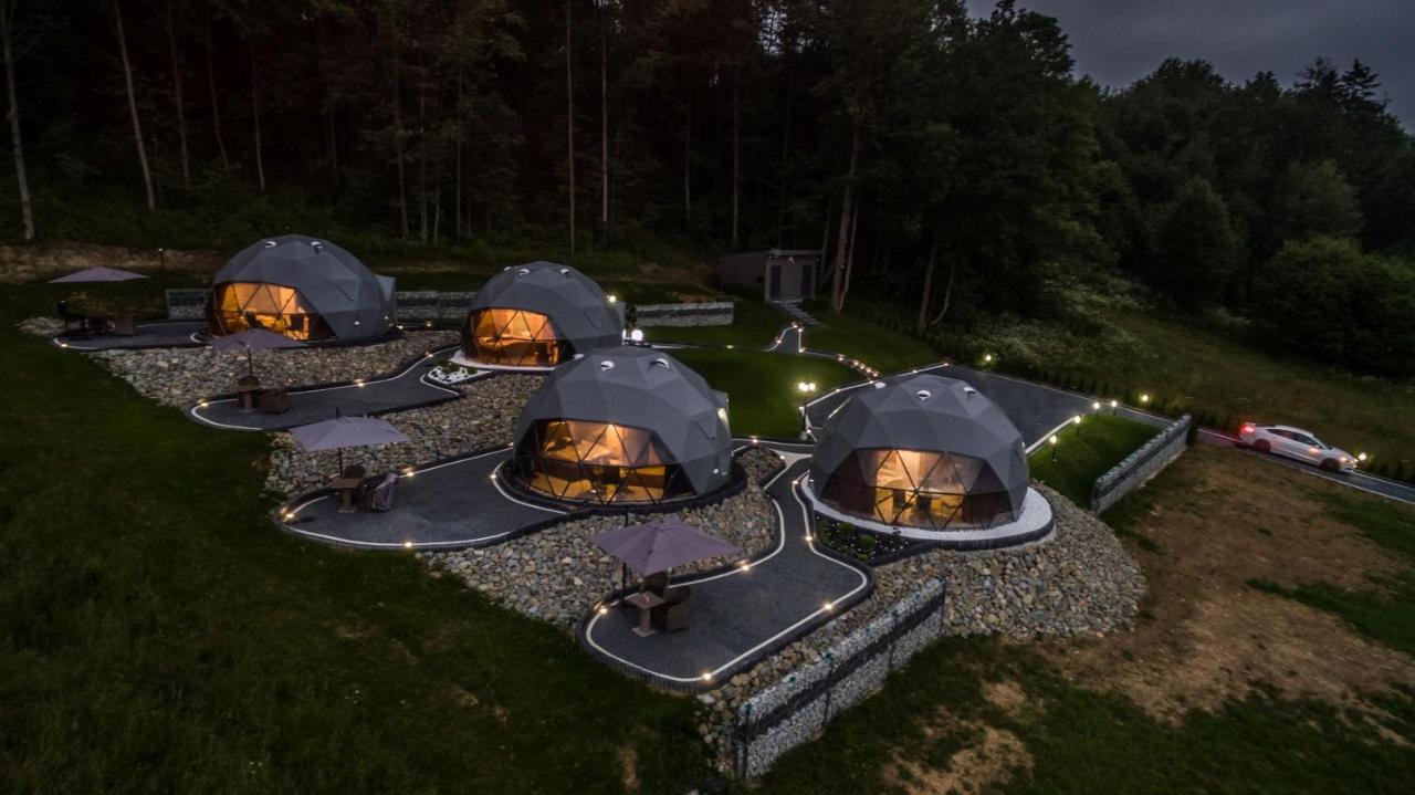 ホテル Glamp Royal ビャウィ・ドゥナイェツ エクステリア 写真
