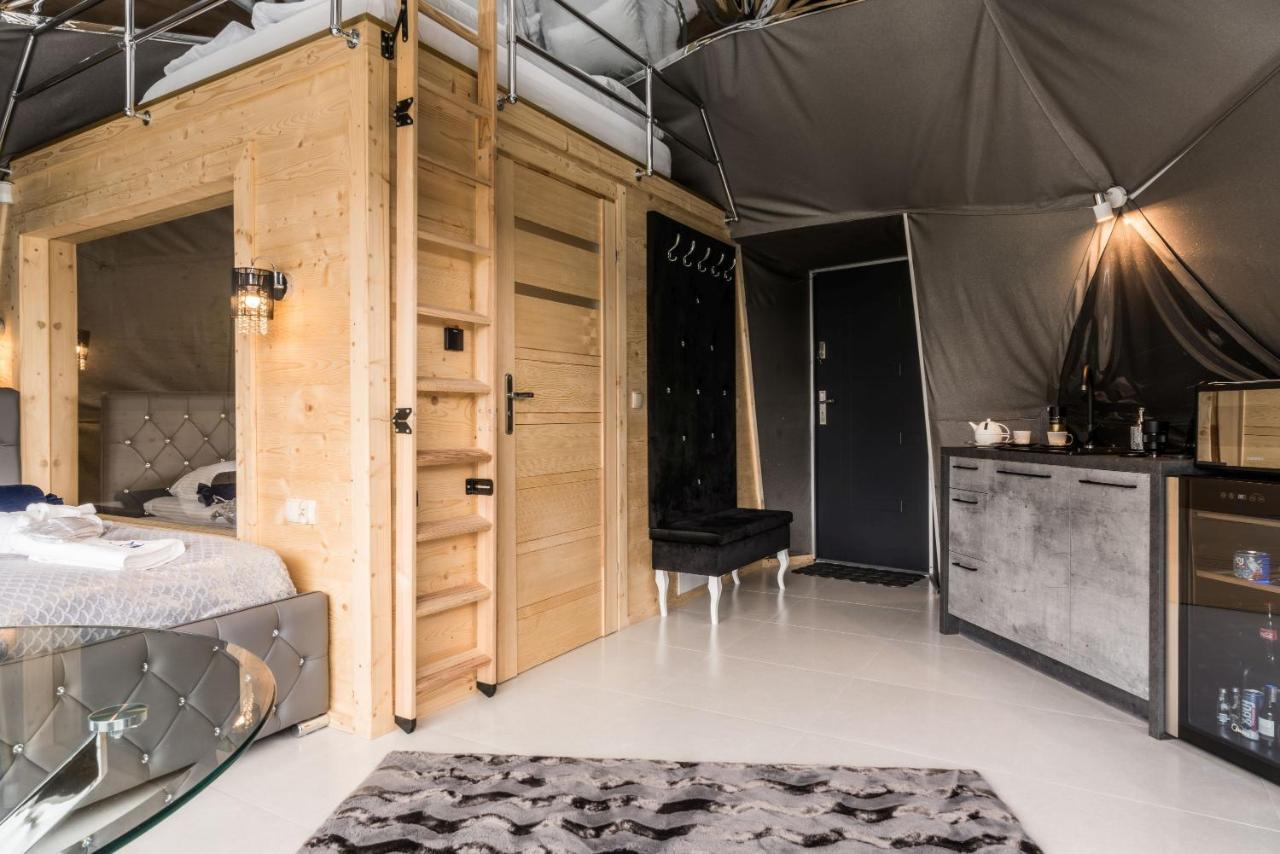 ホテル Glamp Royal ビャウィ・ドゥナイェツ エクステリア 写真