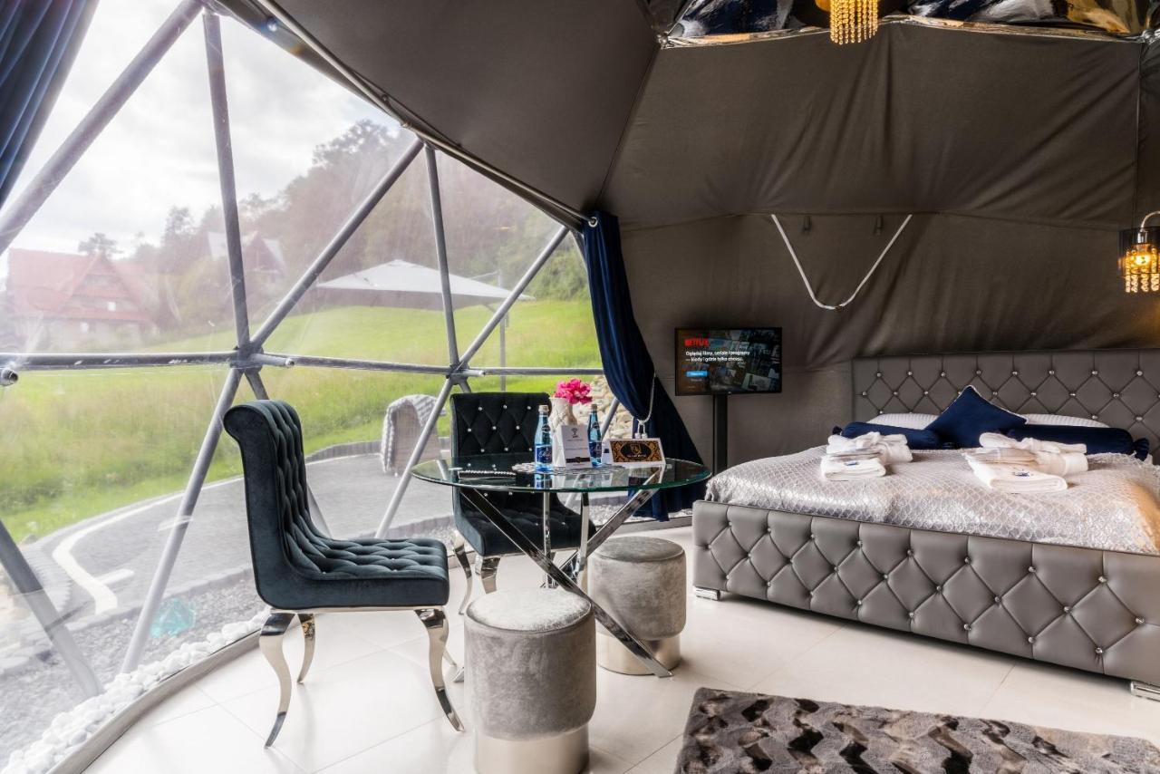ホテル Glamp Royal ビャウィ・ドゥナイェツ エクステリア 写真