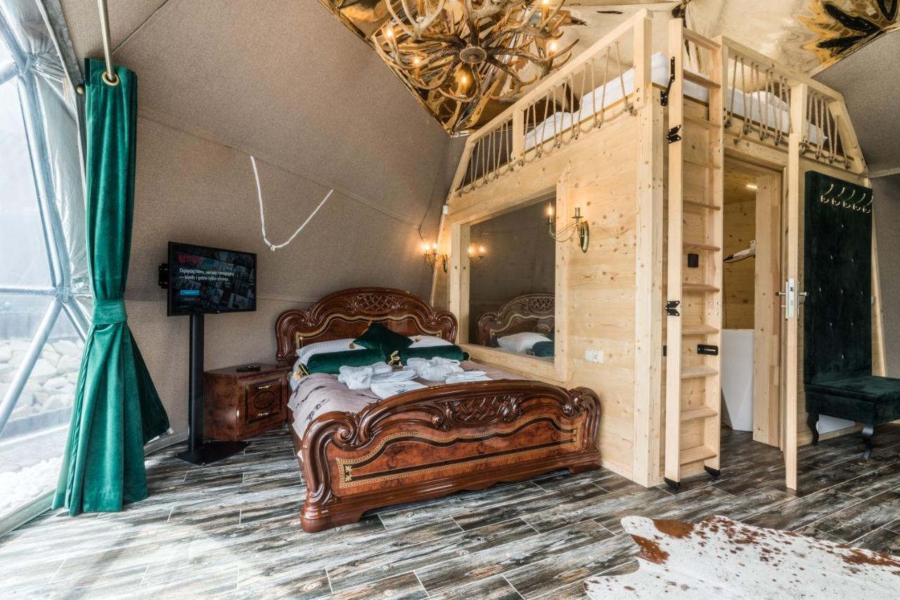 ホテル Glamp Royal ビャウィ・ドゥナイェツ エクステリア 写真
