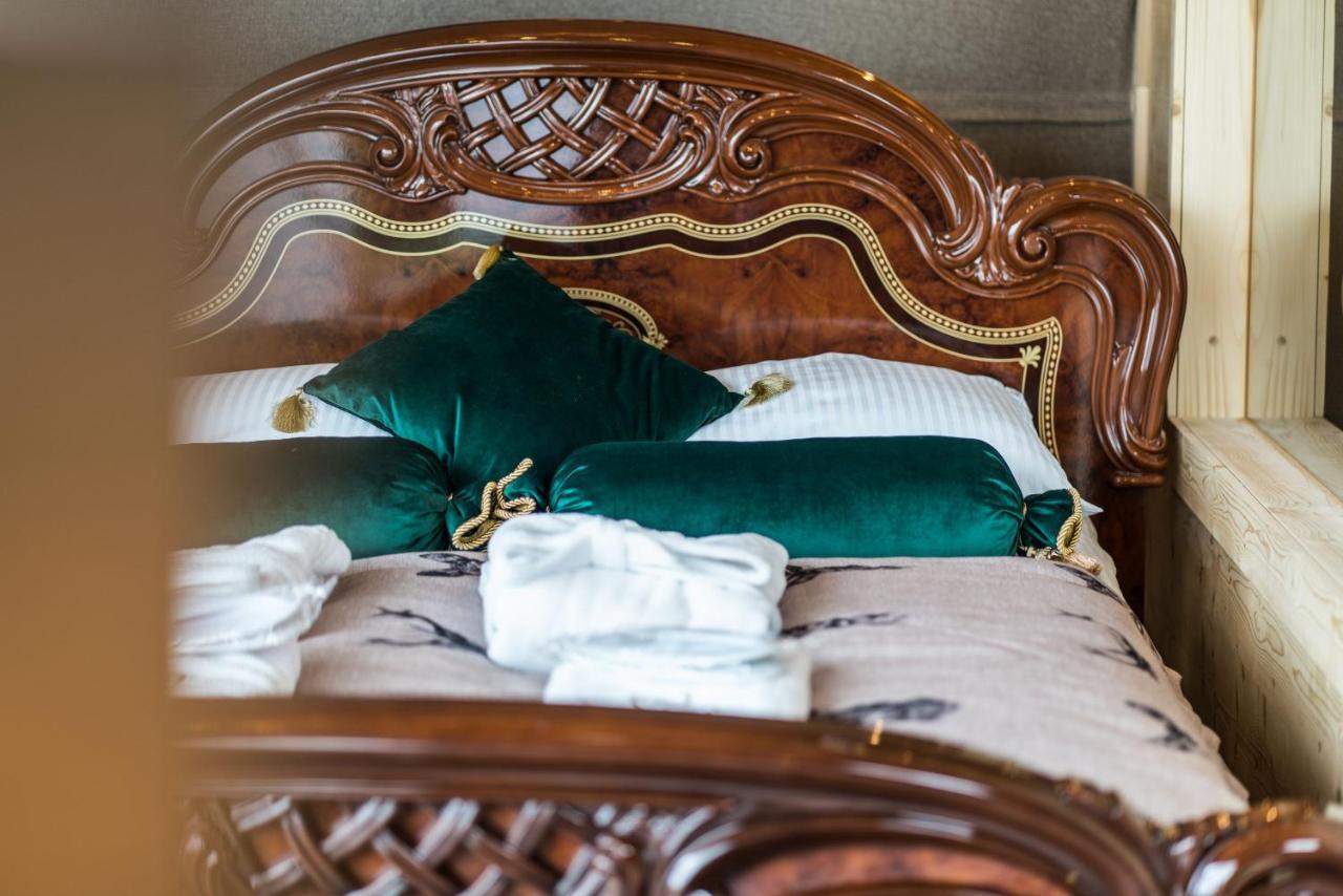 ホテル Glamp Royal ビャウィ・ドゥナイェツ エクステリア 写真